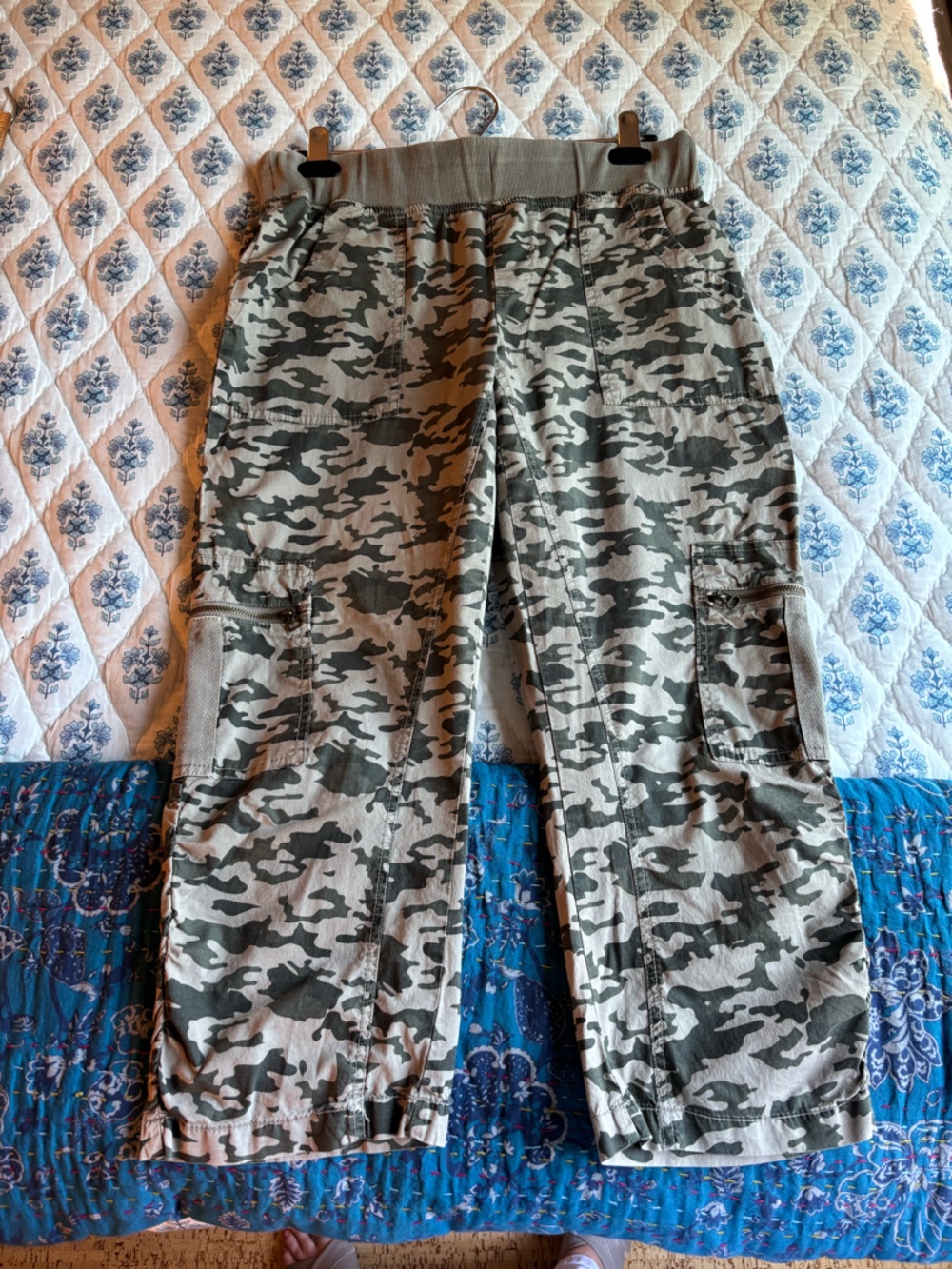 Women's Olive Green Camo Cropped Cargo Pants